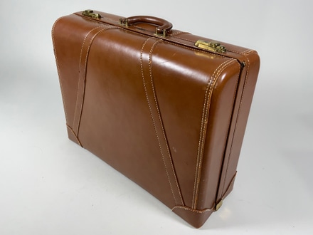 Suitcase - Vintage Brown Leather Platt Guardsman