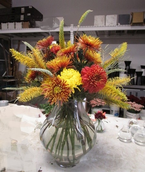 Sandy Rose Vase Arrangement – Beaudry Flowers