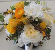 Sandy Rose Vase Arrangement – Beaudry Flowers