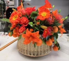 Sandy Rose Vase Arrangement – Beaudry Flowers