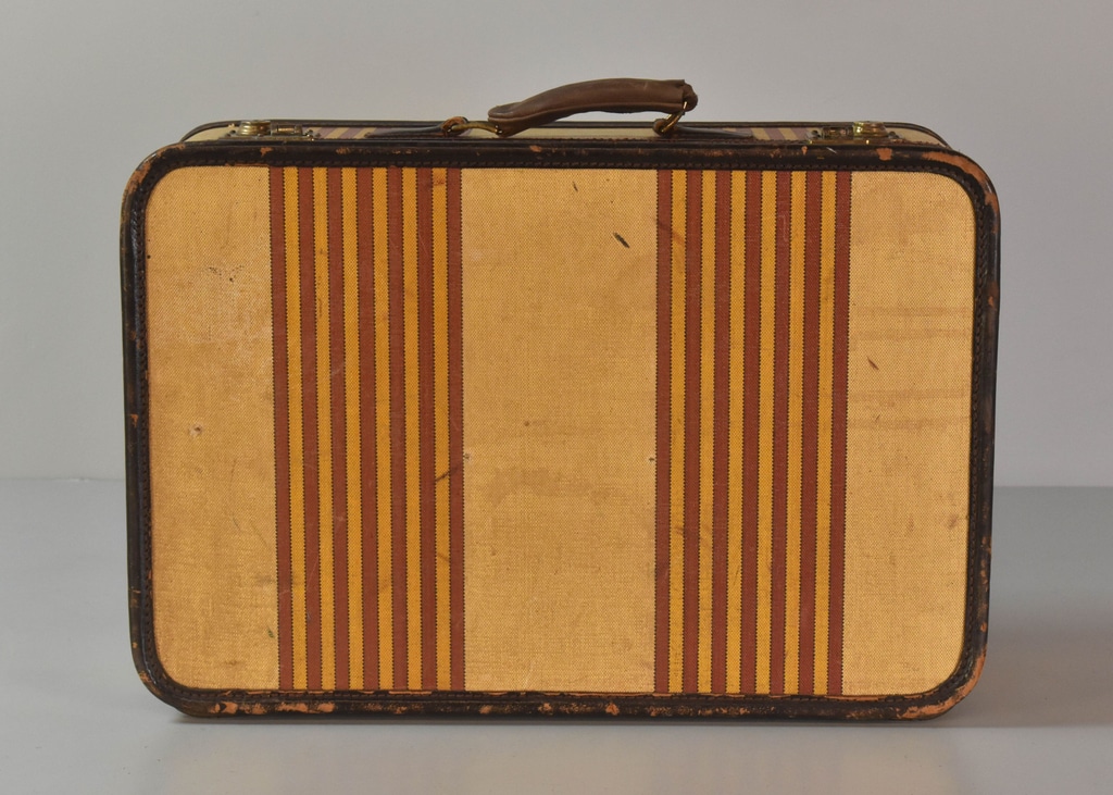 oshkosh suitcase