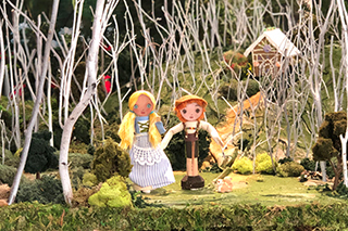 Miniature set and dolls for Pure Leaf Commercial