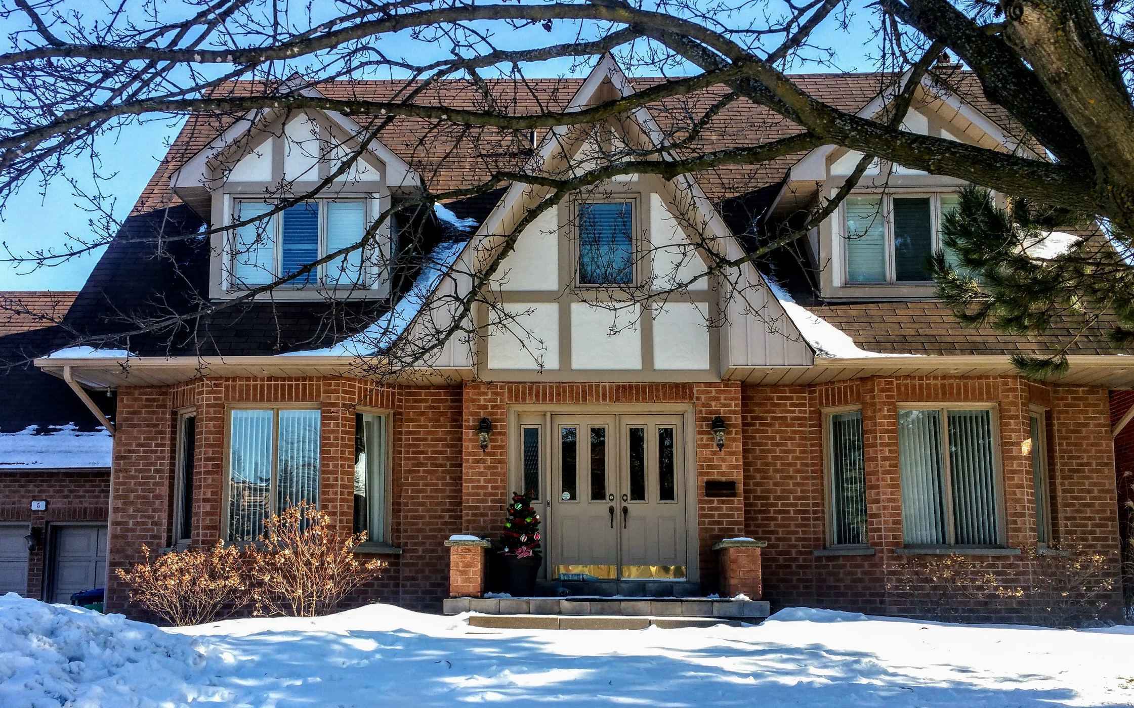 15 Richest Cities in Canada (2024)