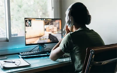 Логотип Разработчик игр на Unreal Engine 4. Junior