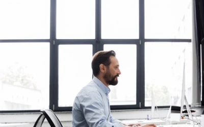 Логотип Разработка веб-приложений в среде Java и Spring с нуля до Middle