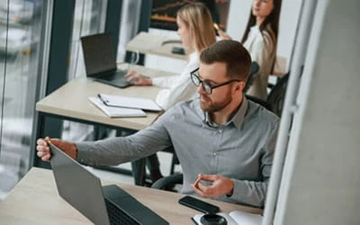 Логотип Java-разработчик (Очно в Петербурге)