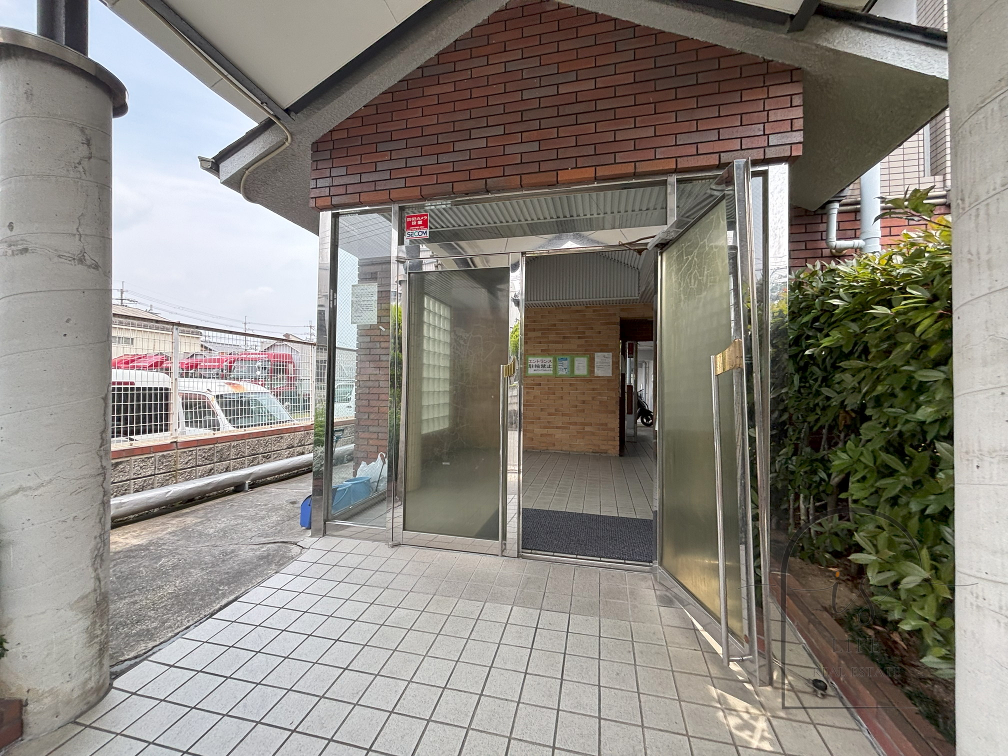 建物エントランス