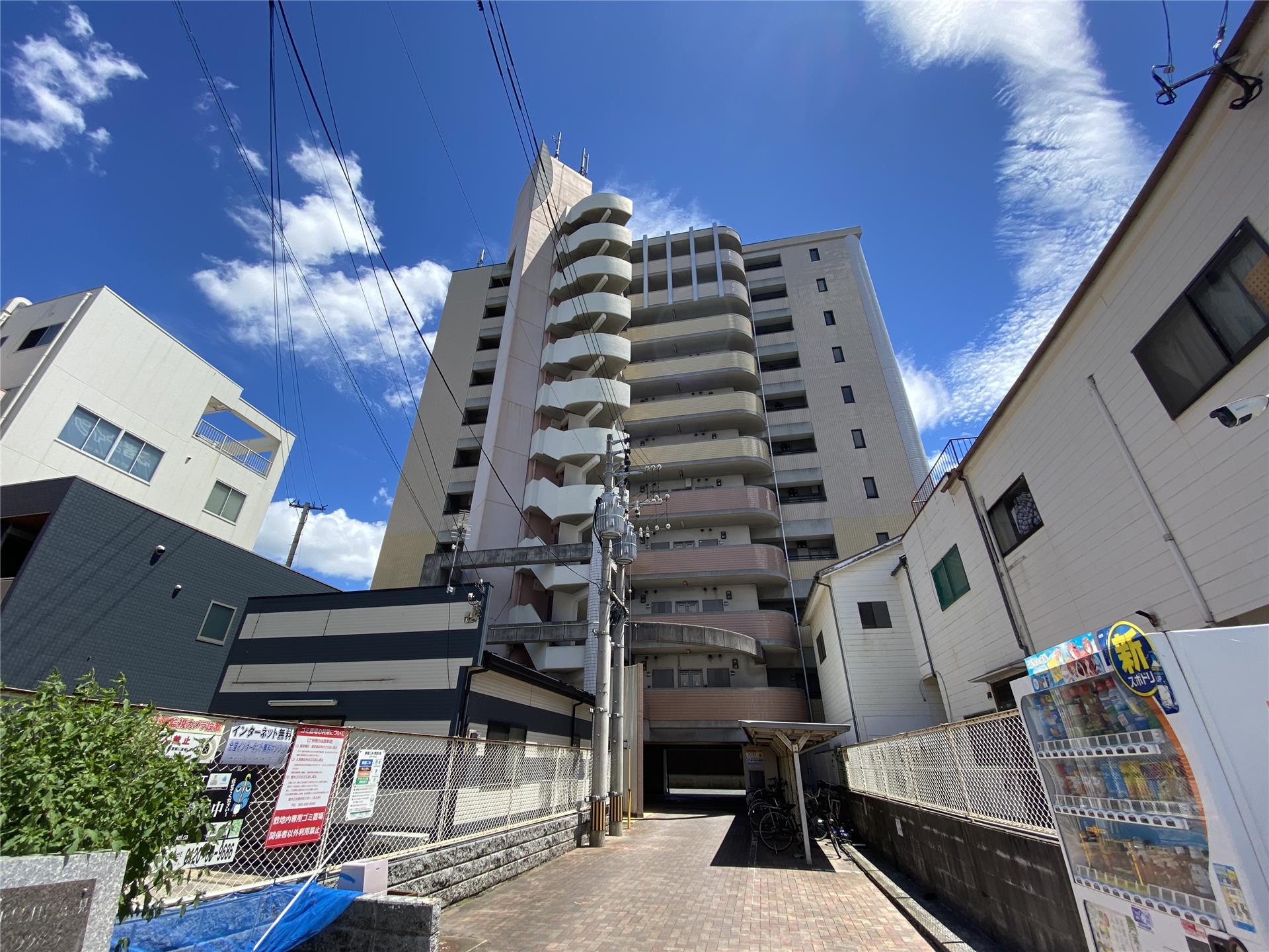 建物エントランス