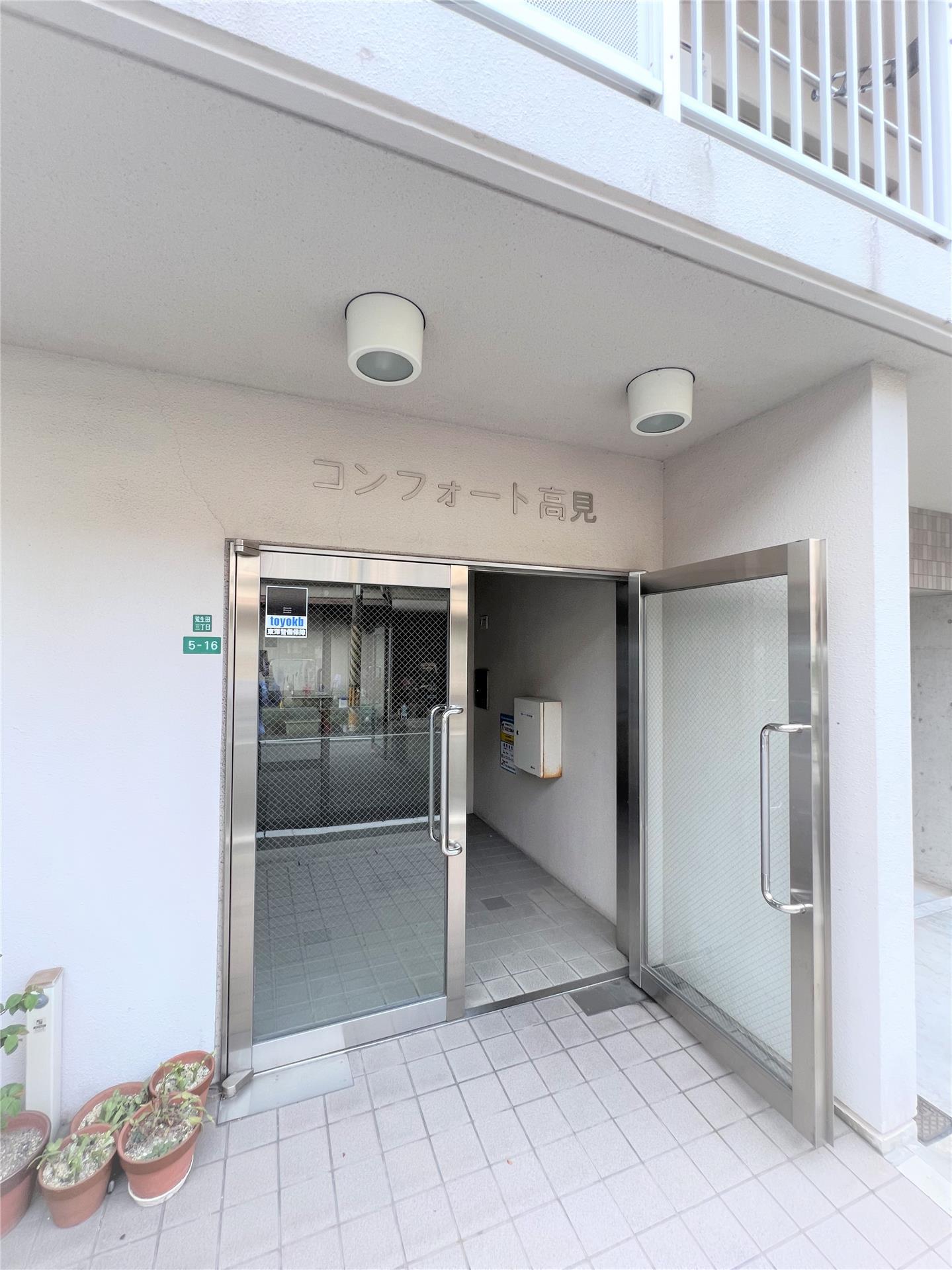 建物エントランス