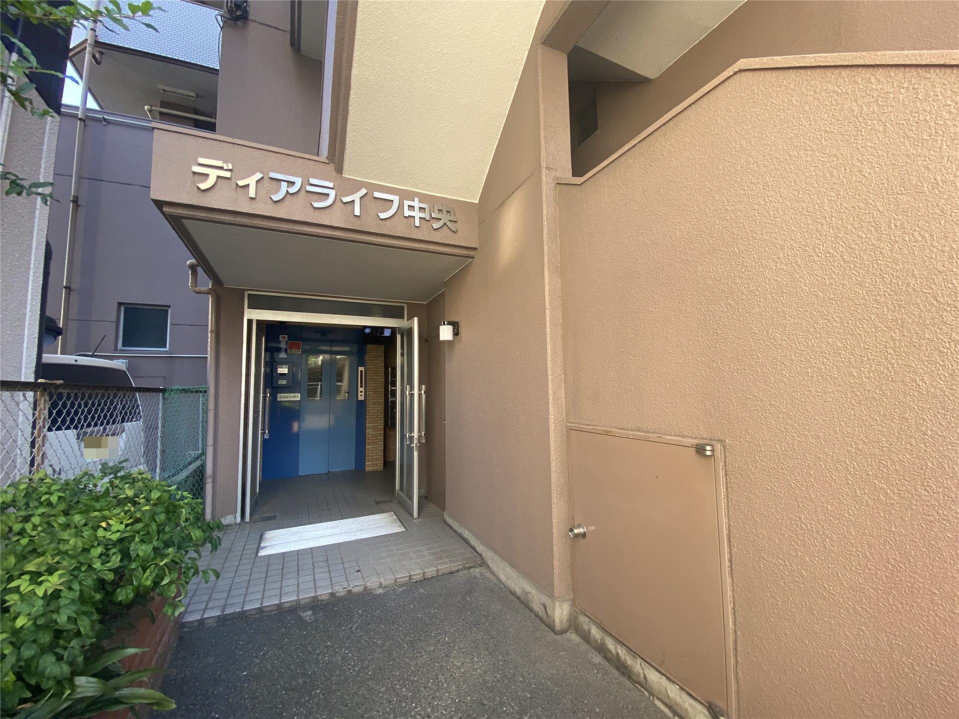 建物エントランス