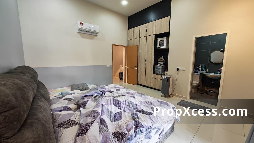 4-Bedroom Terrace / Link for sale in Johor Bahru, Johor photo 9