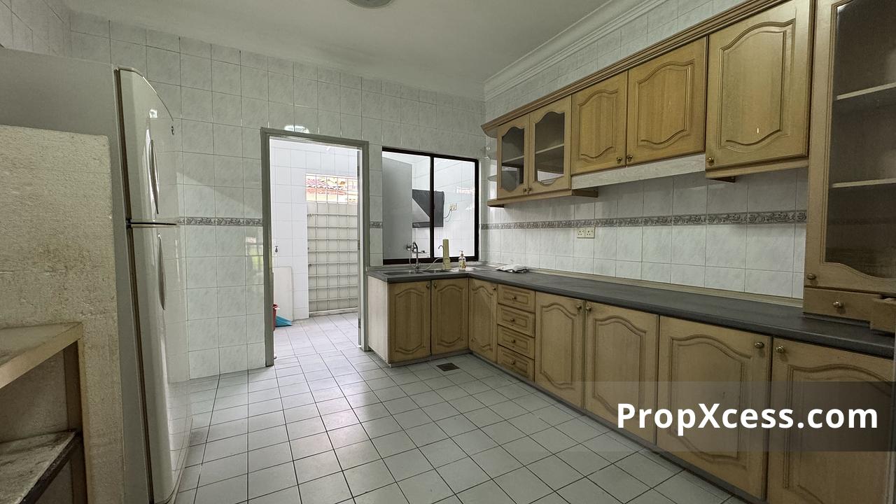 4-Bedroom Terrace / Link for sale in Selangor photo 3