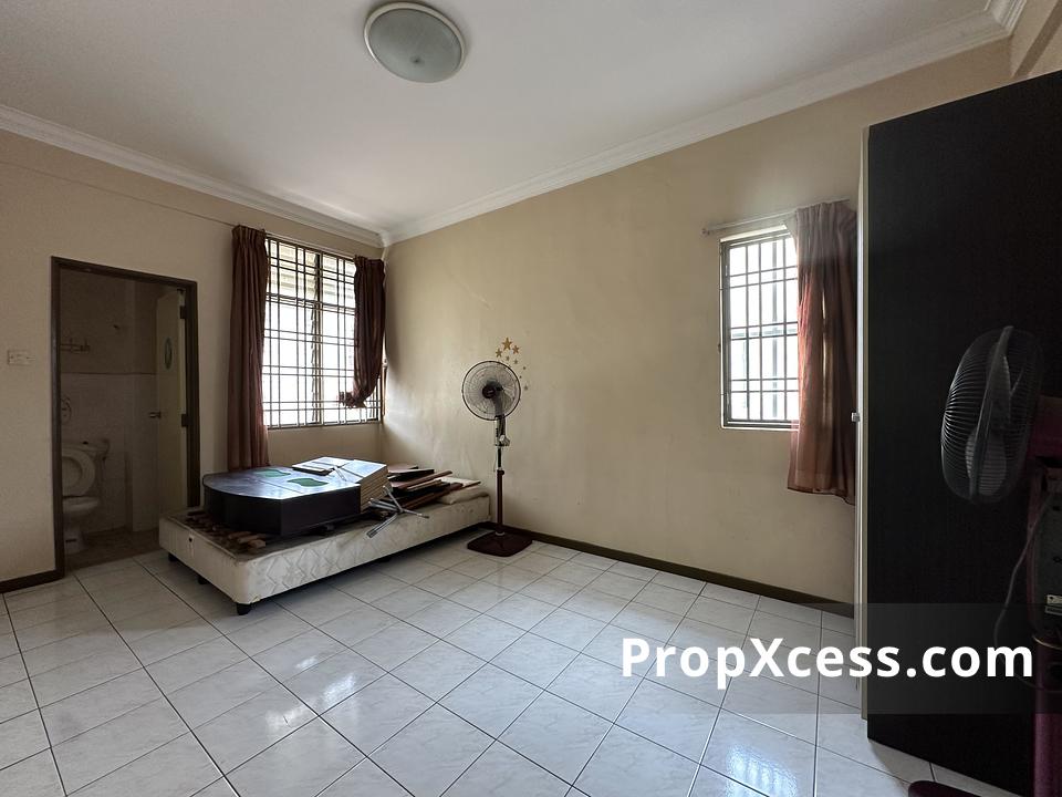4-Bedroom Terrace / Link for sale in Selangor photo 7