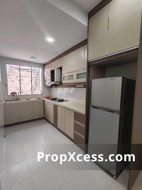 4-Bedroom Terrace / Link for sale in Seri Kembangan (Serdang), Selangor photo 2