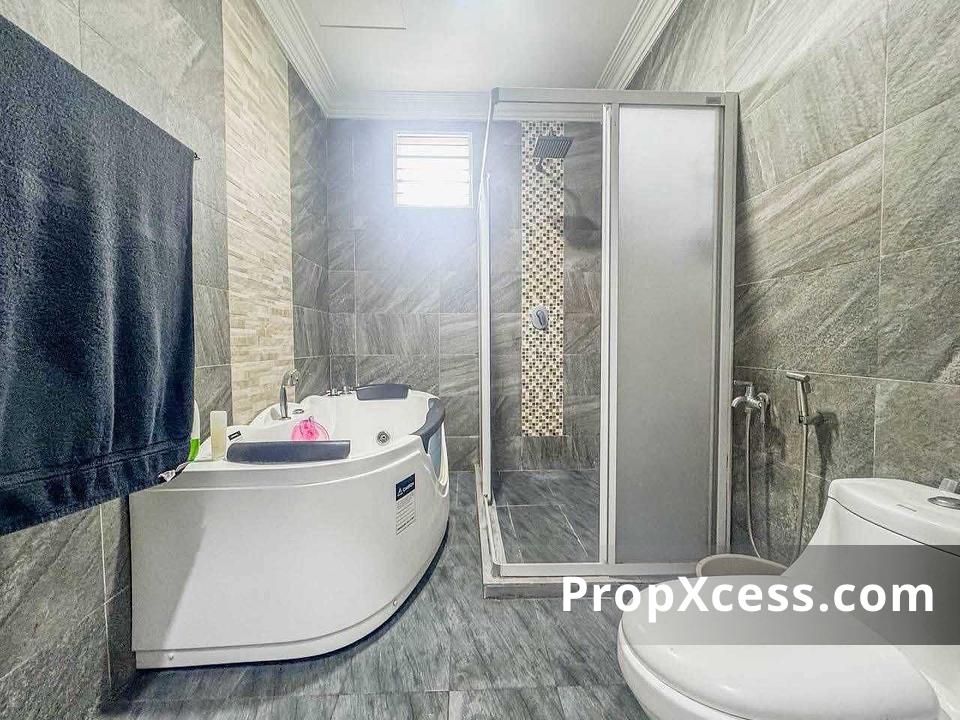 7-Bedroom Terrace / Link for sale in Selangor photo 8
