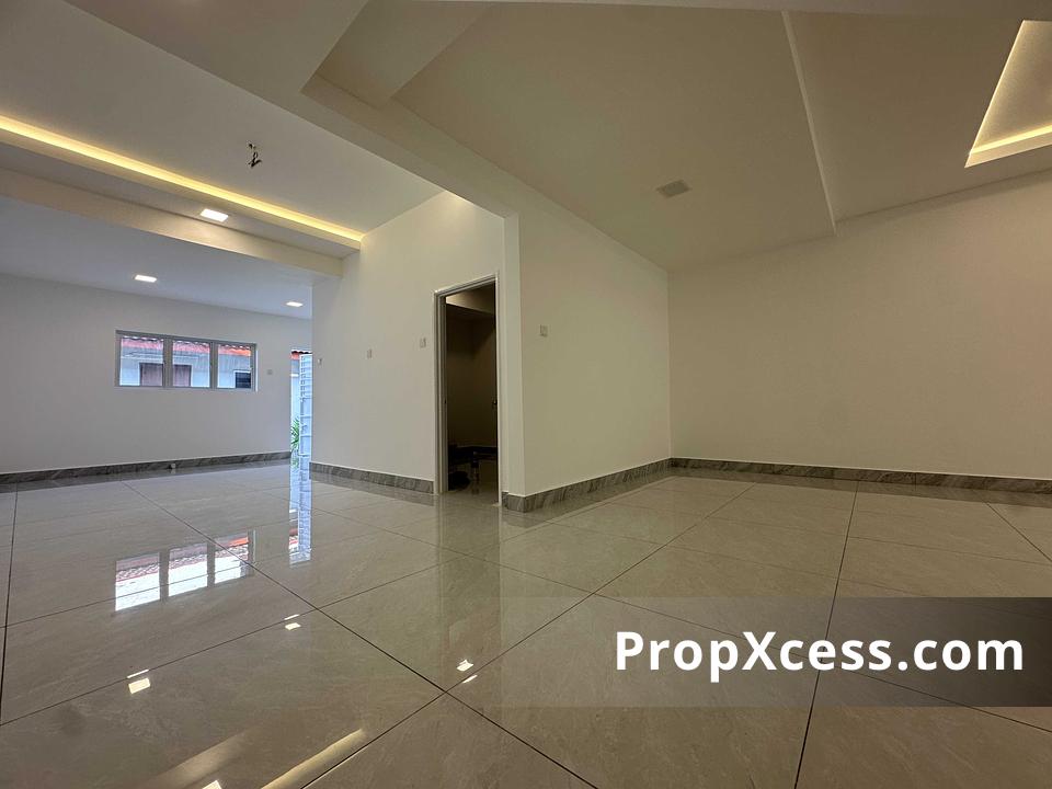 4-Bedroom Terrace / Link for sale in Selangor photo 8