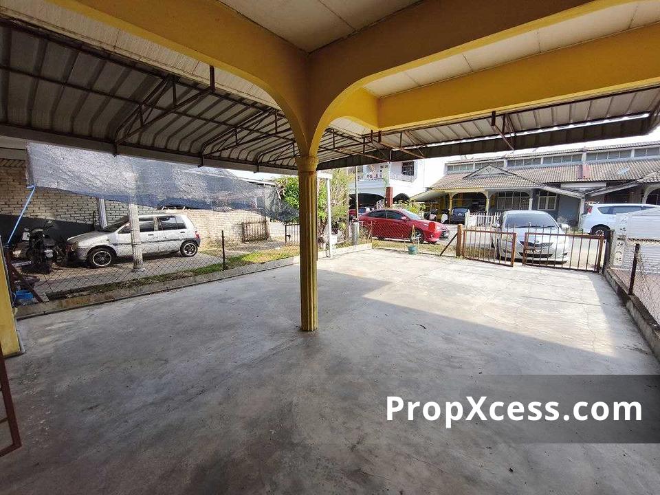 4-Bedroom Terrace / Link for sale in Kelantan photo 2
