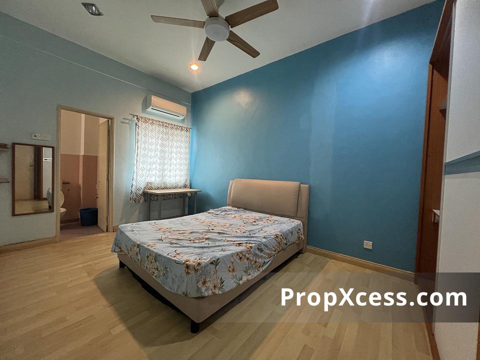 4-Bedroom Terrace / Link for sale in Selangor photo 2