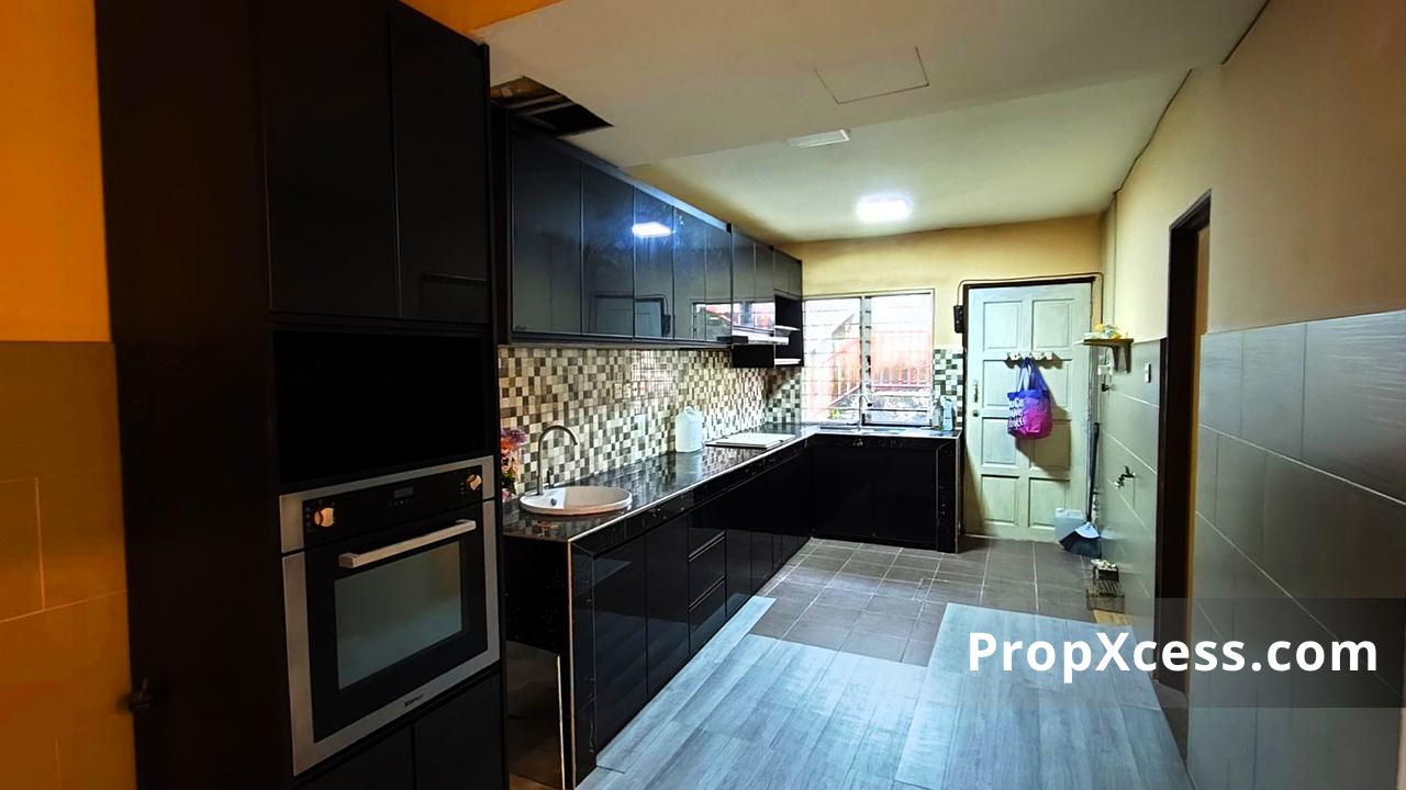 4-Bedroom Terrace / Link for sale in Kota Damansara, Petaling Jaya, Selangor photo 3