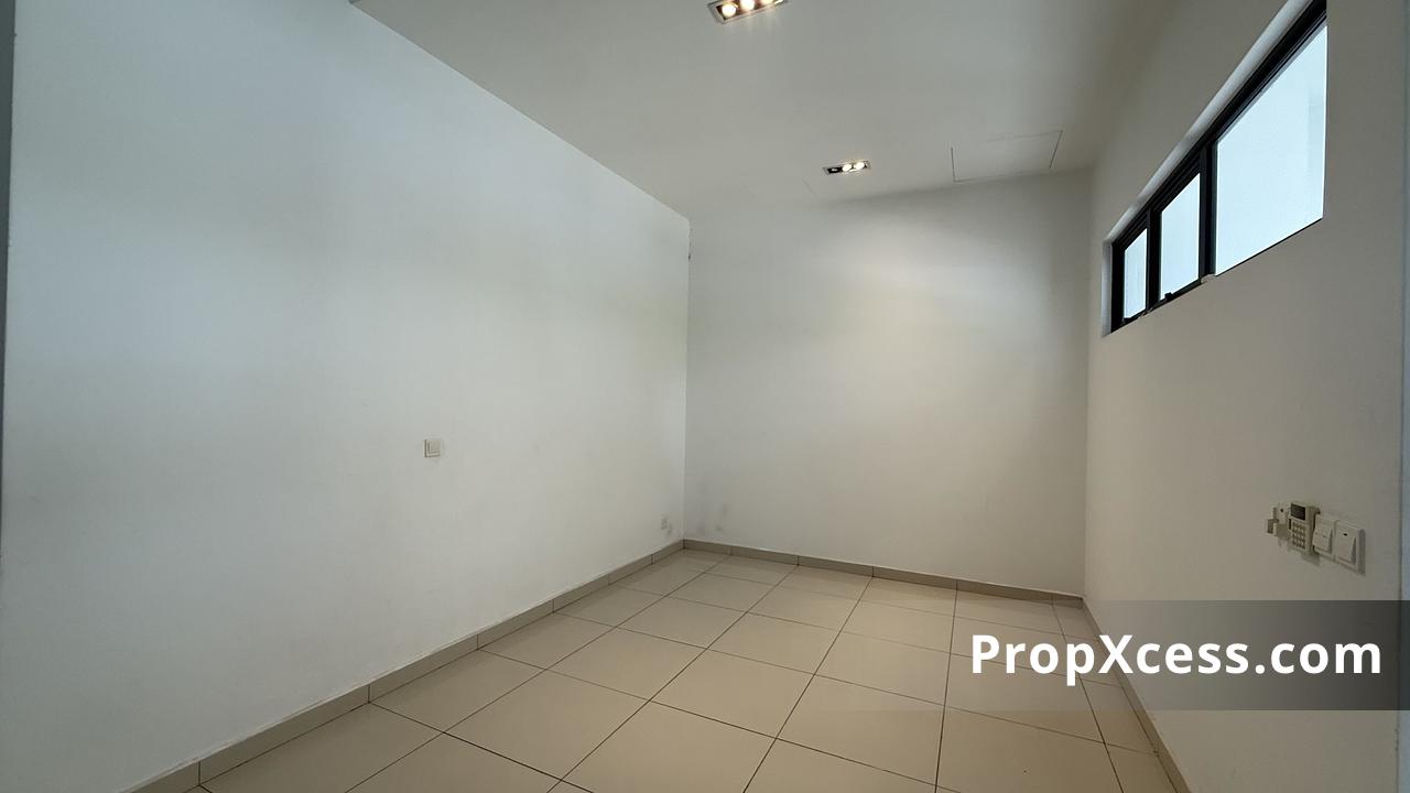 6-Bedroom Terrace / Link for sale in Kajang, Selangor photo 1