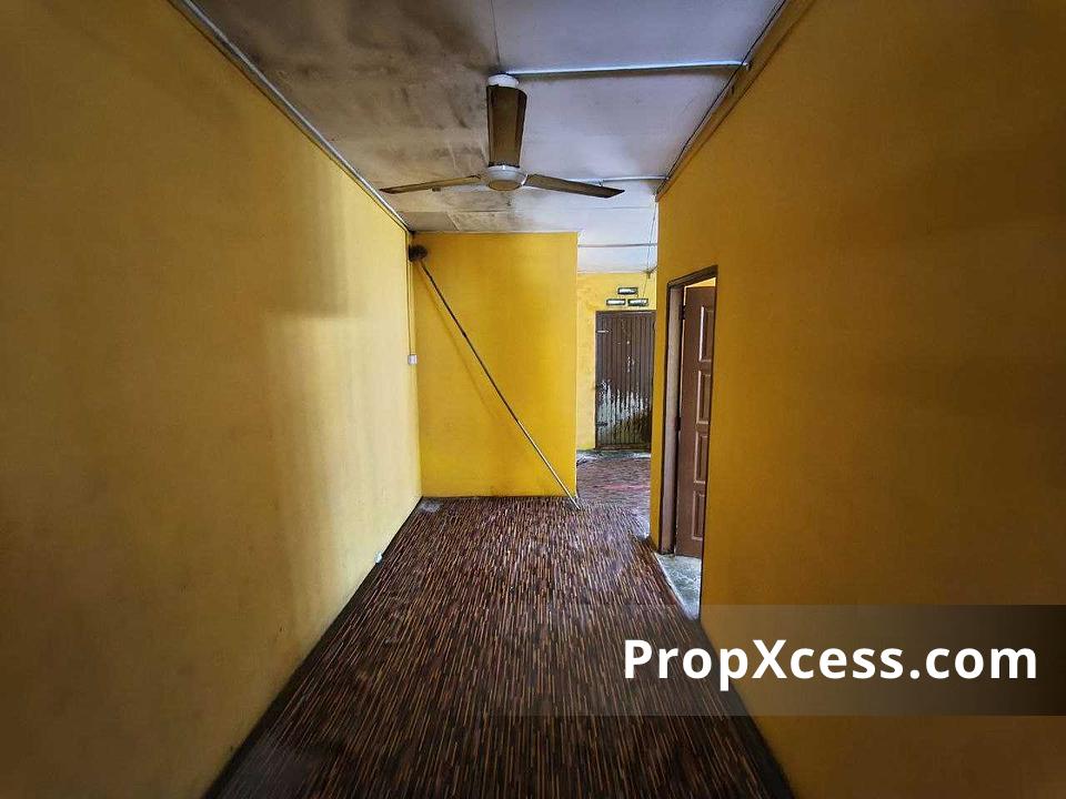 4-Bedroom Terrace / Link for sale in Kelantan photo 11
