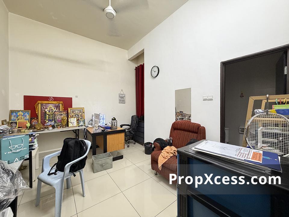 5-Bedroom Terrace / Link for sale in Selangor photo 6