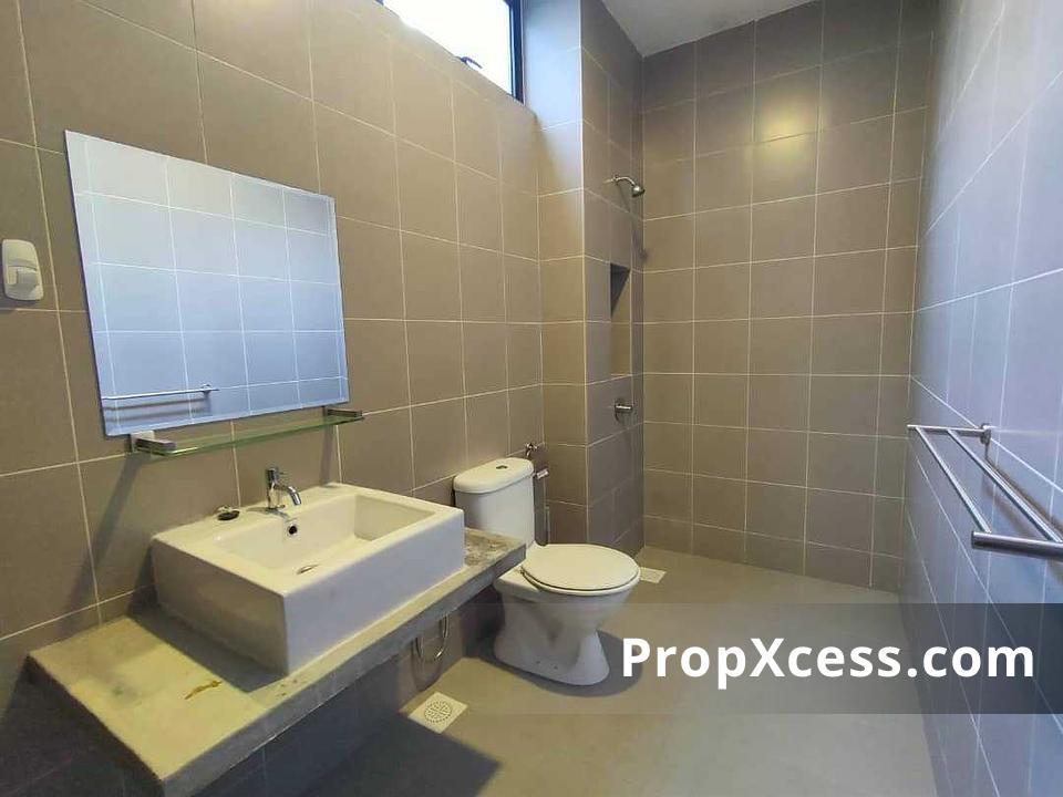 4-Bedroom Terrace / Link for sale in Johor photo 14