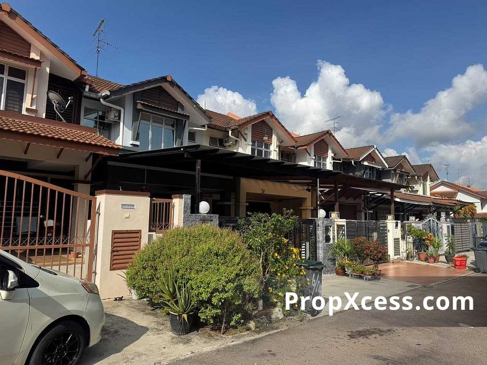 4-Bedroom Terrace / Link for sale in Johor Bahru, Johor photo 3