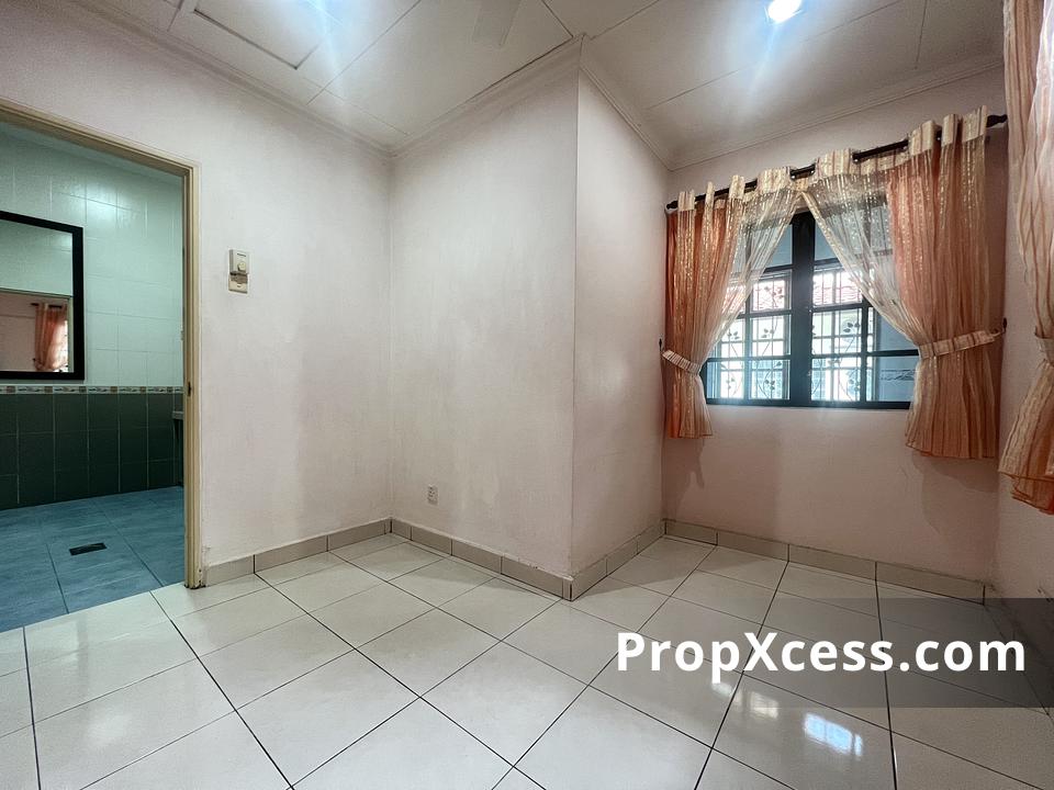 5-Bedroom Terrace / Link for sale in Selangor photo 8