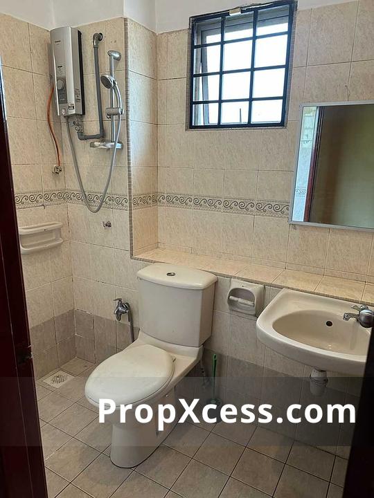 4-Bedroom Terrace / Link for sale in Selangor photo 6