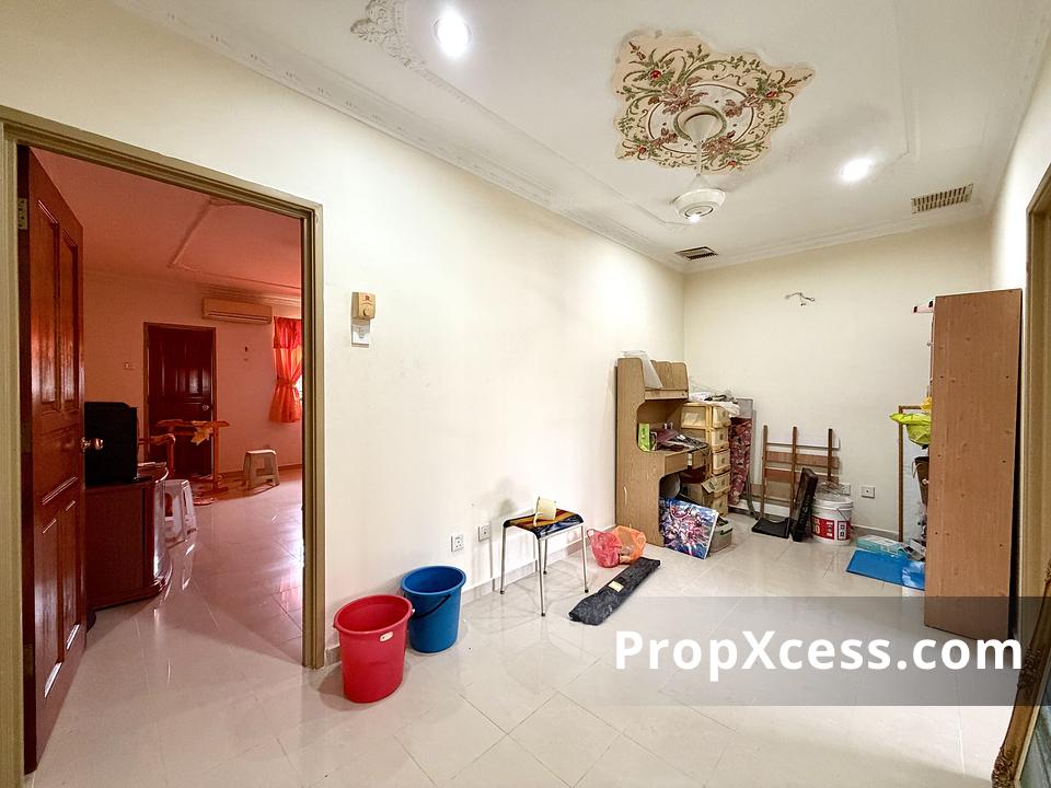 4-Bedroom Terrace / Link for sale in Selangor photo 8