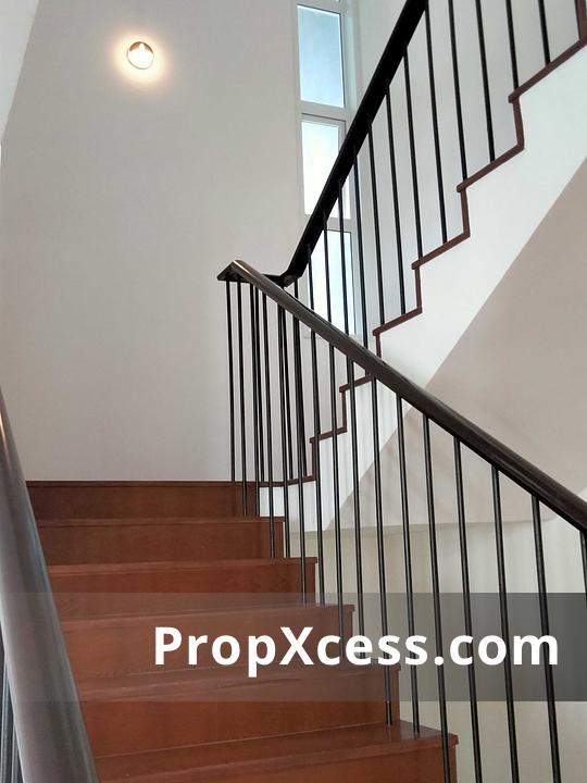 6-Bedroom Terrace / Link for sale in Selangor photo 13