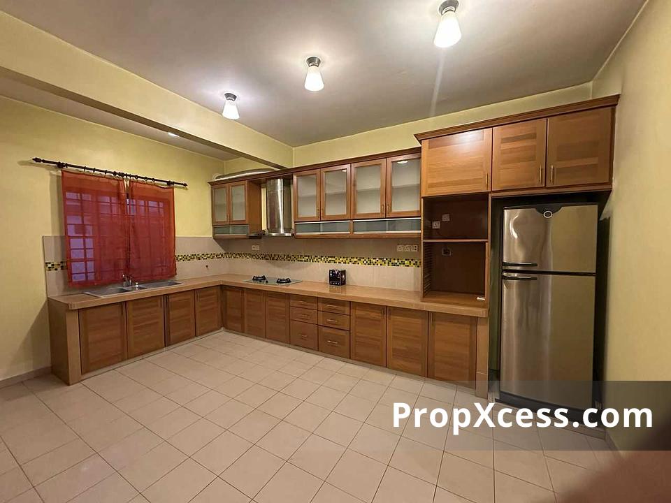 4-Bedroom Terrace / Link for sale in Selangor photo 3