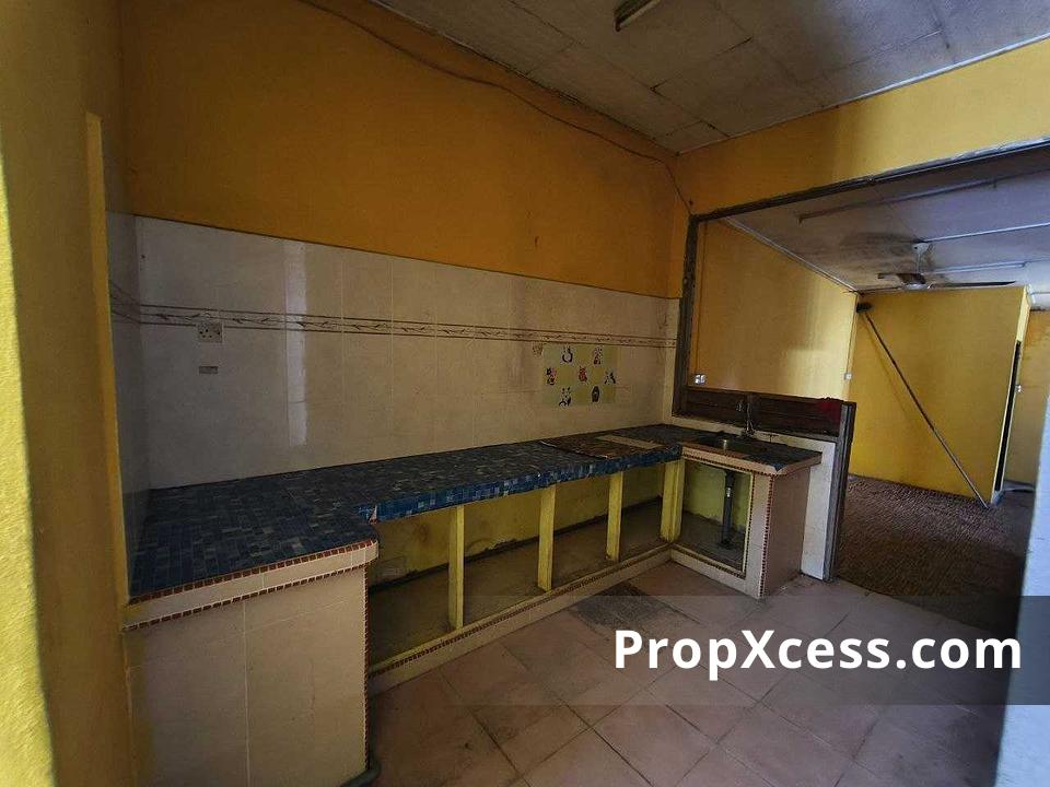 4-Bedroom Terrace / Link for sale in Kelantan photo 4