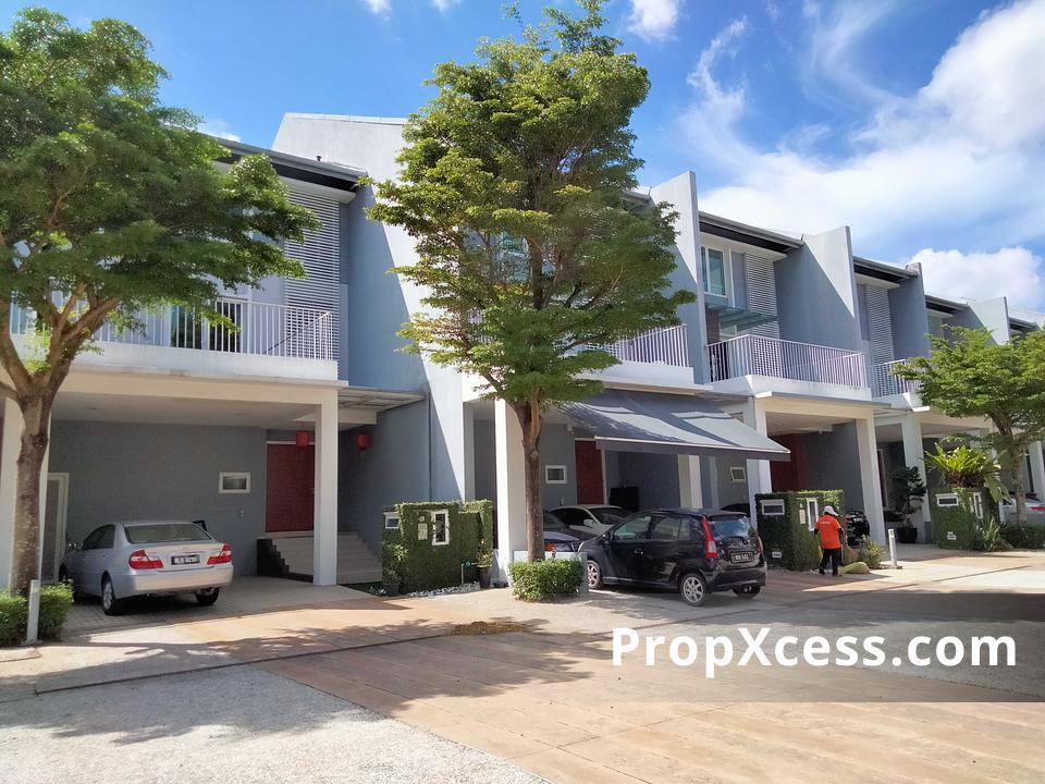 6-Bedroom Terrace / Link for sale in Selangor photo 3