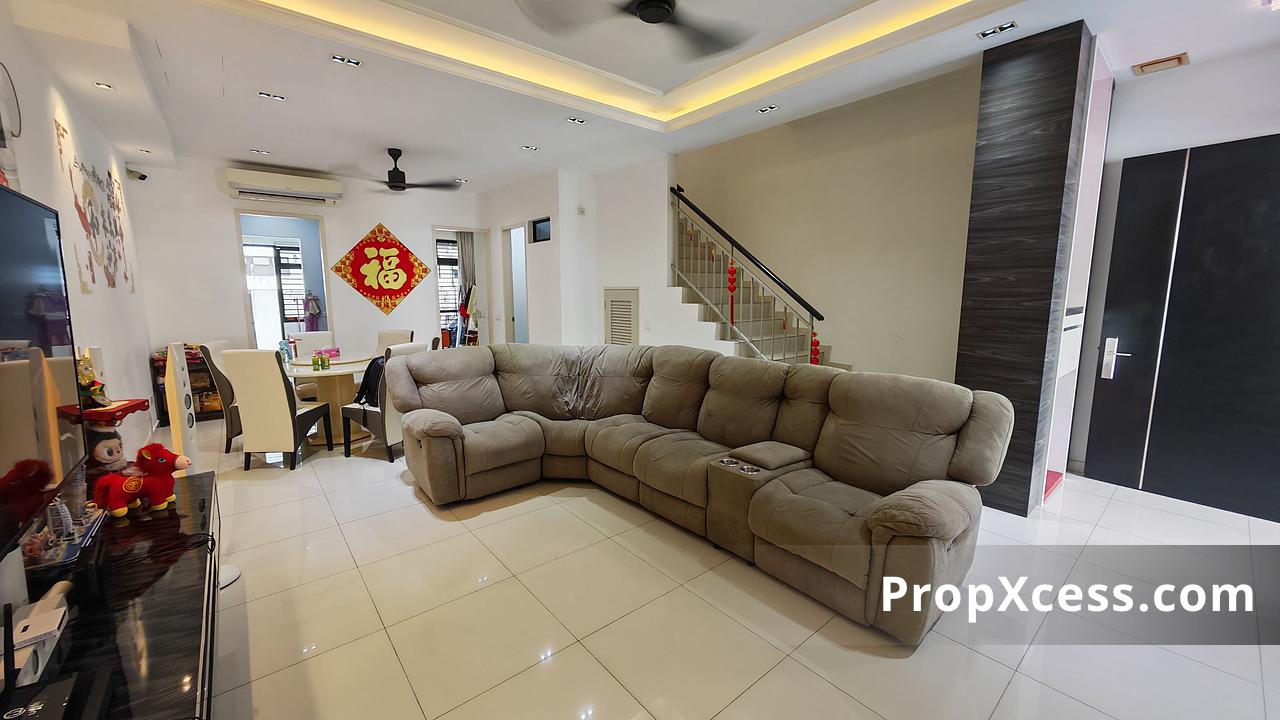 4-Bedroom Terrace / Link for sale in Johor Bahru, Johor photo 2