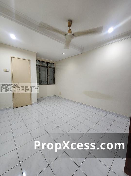 4-Bedroom Terrace / Link for rent in Bandar Utama, Petaling Jaya, Selangor