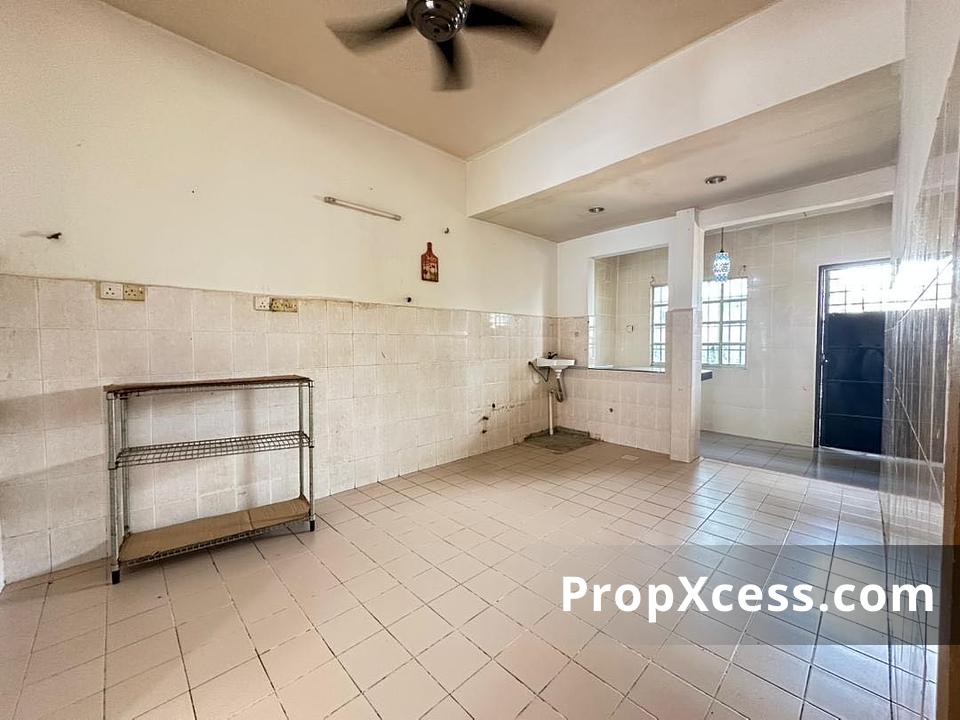 4-Bedroom Terrace / Link for sale in Selangor photo 3