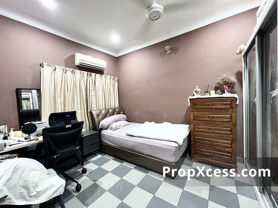 4-Bedroom Terrace / Link for sale in Cheras, Kuala Lumpur photo 8