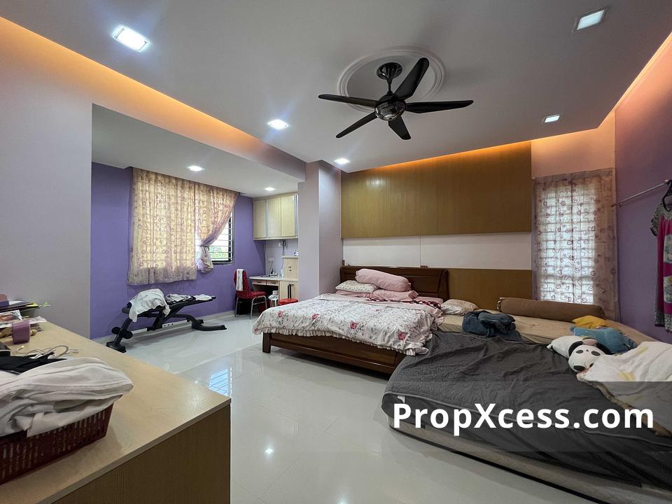 4-Bedroom Terrace / Link for sale in Selangor photo 6