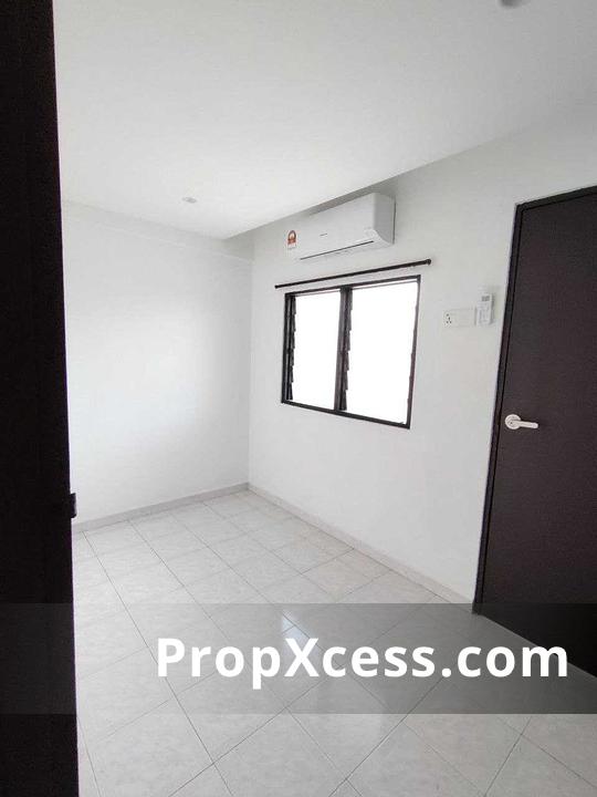 3-Bedroom Terrace / Link for sale in Johor photo 15
