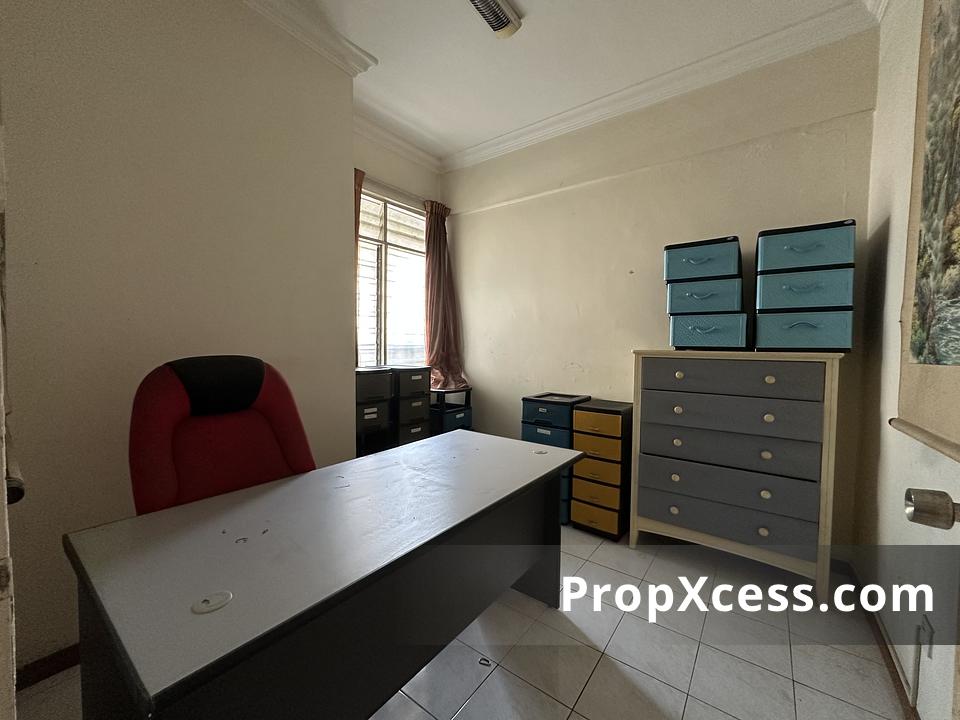 4-Bedroom Terrace / Link for sale in Selangor photo 3