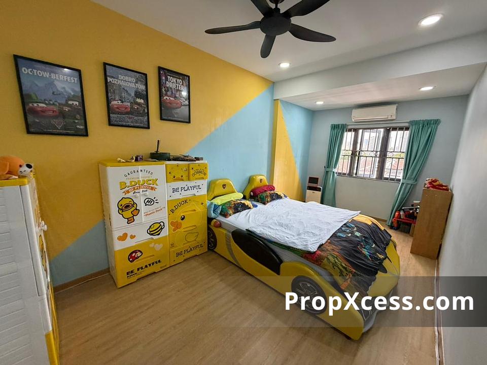 5-Bedroom Terrace / Link for sale in Kuala Lumpur photo 6