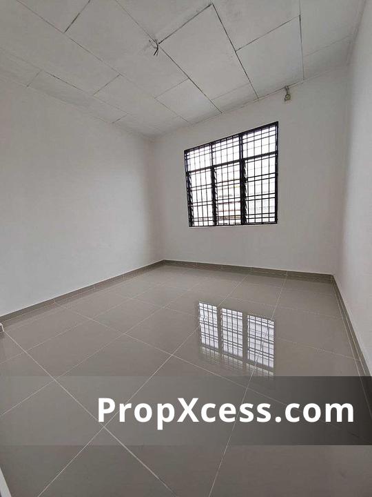 4-Bedroom Terrace / Link for sale in Johor photo 6
