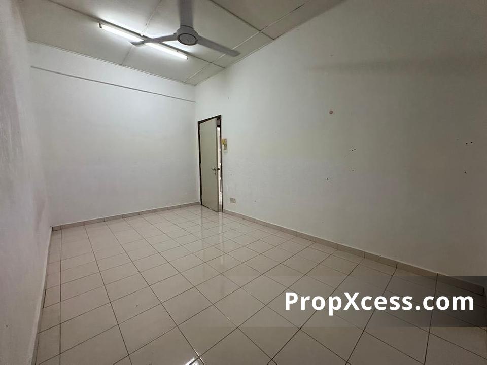 4-Bedroom Terrace / Link for sale in Selangor photo 5