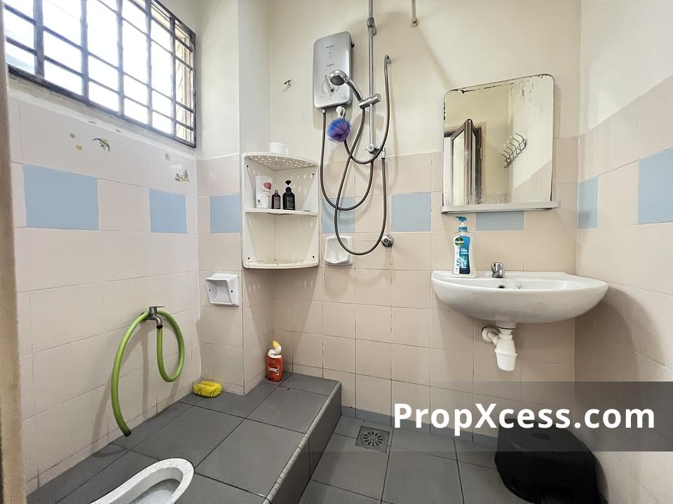 4-Bedroom Terrace / Link for sale in Selangor photo 6