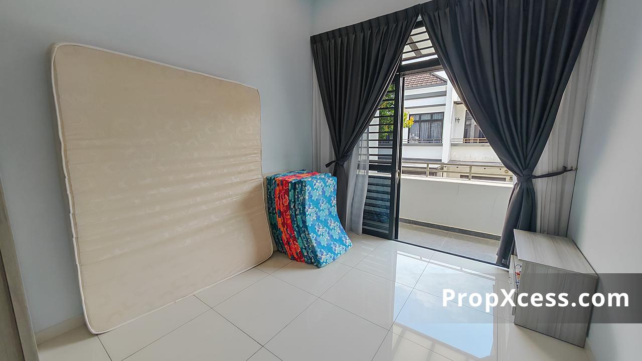 4-Bedroom Terrace / Link for sale in Johor Bahru, Johor photo 6