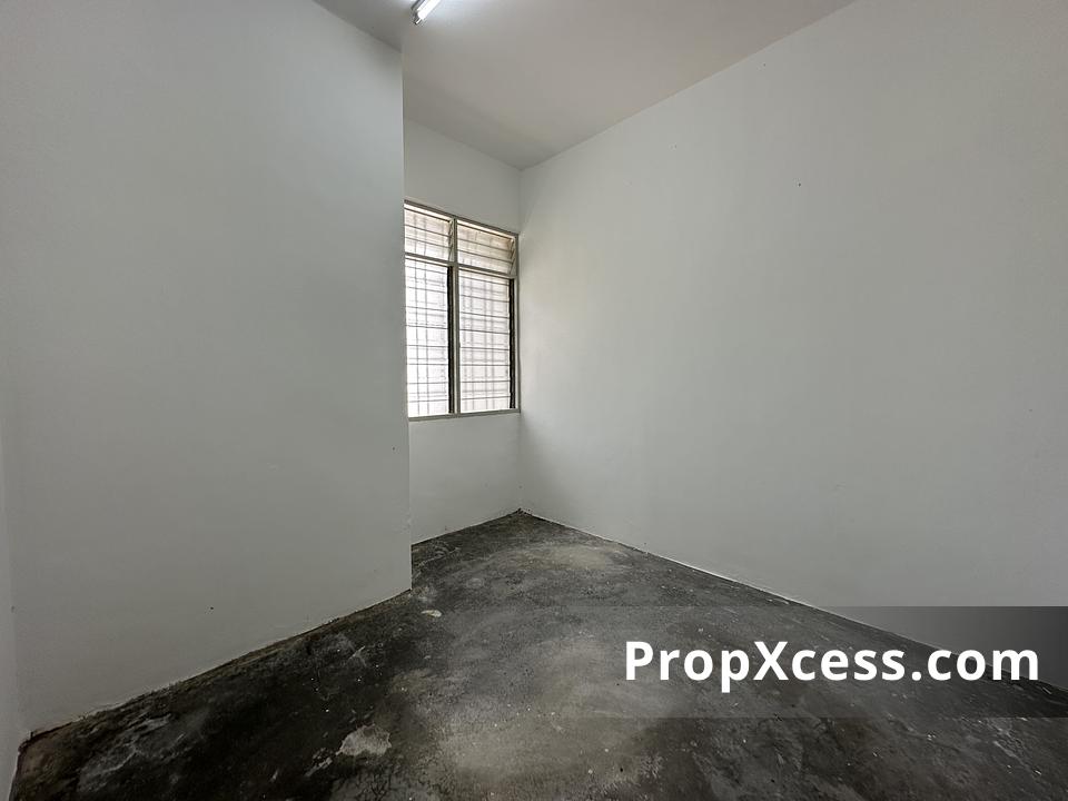 4-Bedroom Terrace / Link for sale in Selangor photo 3
