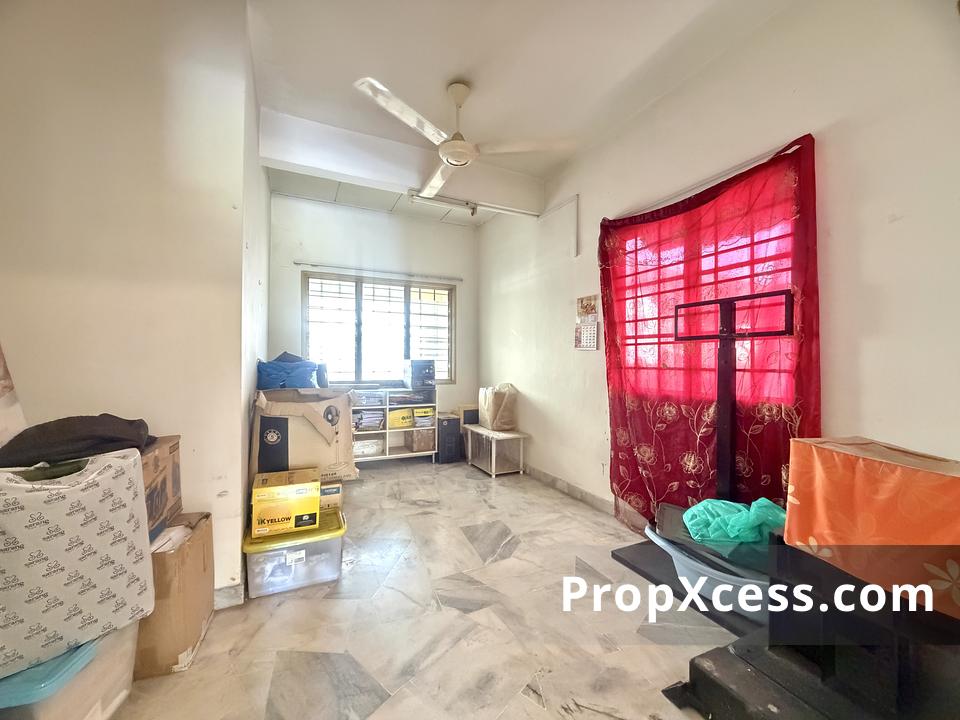 4-Bedroom Terrace / Link for sale in Selangor photo 6