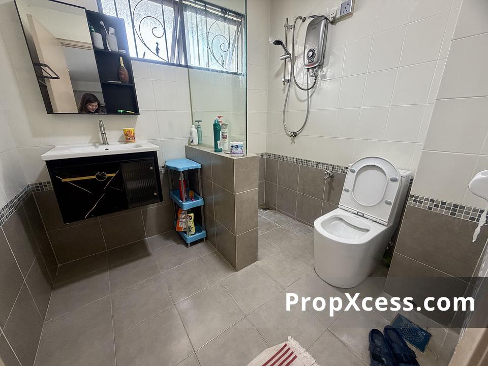 4-Bedroom Terrace / Link for sale in Seri Kembangan (Serdang), Selangor photo 13